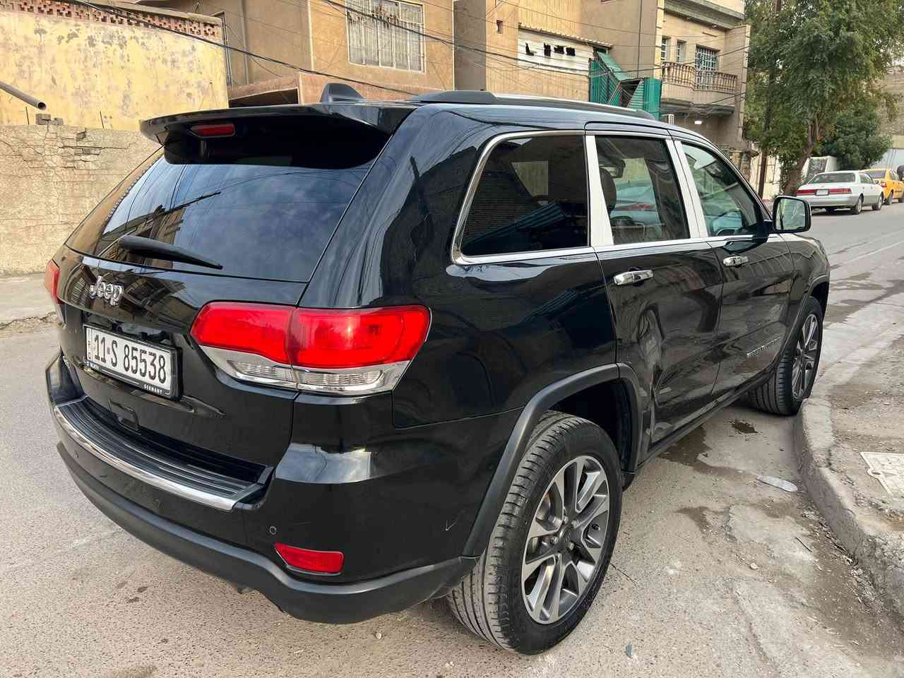 جيب لاريدو 2019
ماشيه 111mi
محرك 3600cc
شاشه ابل كار بلي 
منضومه زنون 
داخل اسود ملكي 
ويل 20 وتخم تاير 
فتحه سقف 
كشنات كهرباء 
صندوك كهرباء 
نقطه عمياء 
اشاير بالمري
تدفئه كشنات
رقم بغداد بسمي مكانها بغداد طالبيه
***********
