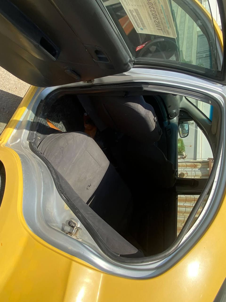 للبيع افيو 2007 وارد خليجي تكسي* 🚕

*السعر: 35 ورقة وبيها مجال بسيط* 
*المكان: الديوانيه 
*المواصفات:*
1.  *المكينة*: مسكر جديده
2.  *الكير*: جديد
3.  *باتري*: جديد 
4.  *فرام + طوب*: كله جديد
5.  *رقم*: قادسية جديد 
6.  *السنوية*: كاملة وجاهزة
7.  *الملكية*: بسمي 
*الملاحظة المهمة:*
*التبريد ماكو* 
سيارة شغل وامشي. ما تحتاج دينار واحد.

*للاستفسار والاتصال: ***********. *
