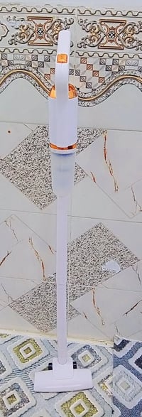 مكنسة شحن • ما استخدمت ابد • مع الشاحن