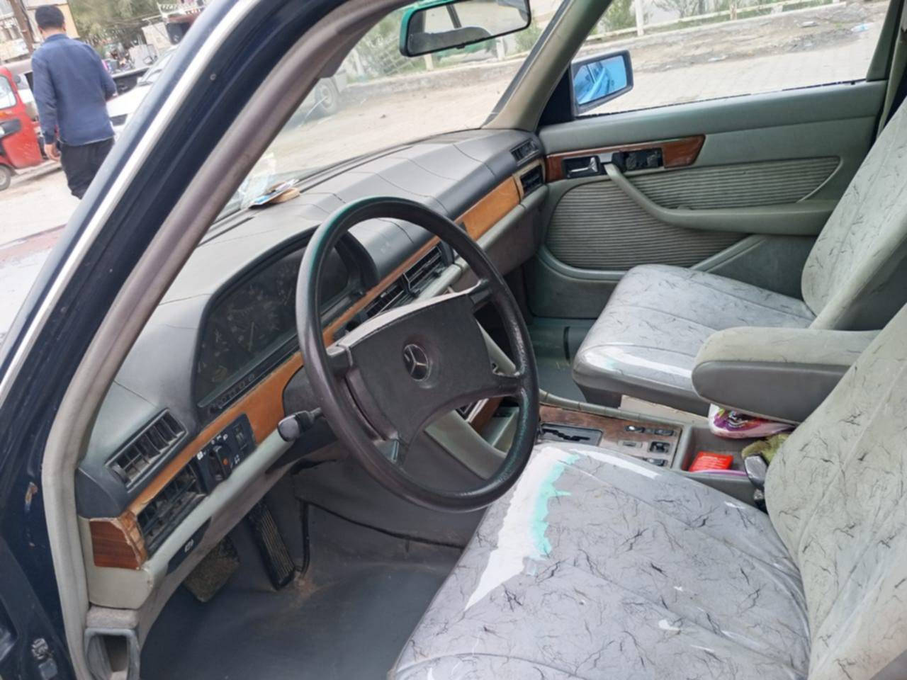 سلام عليكم مارسيداس مديل 84محرك كير بلادي قبق سواد تخم تاير تبريد نقص راديتر سياره بسمنه مامصبوغه بلادي كشنات تدفه سلات روف دوشمه جديده سعر 55وبيه مجال رقمك 
0770 480 7083 
مكلف بل نشر رقم صاحب السياره
