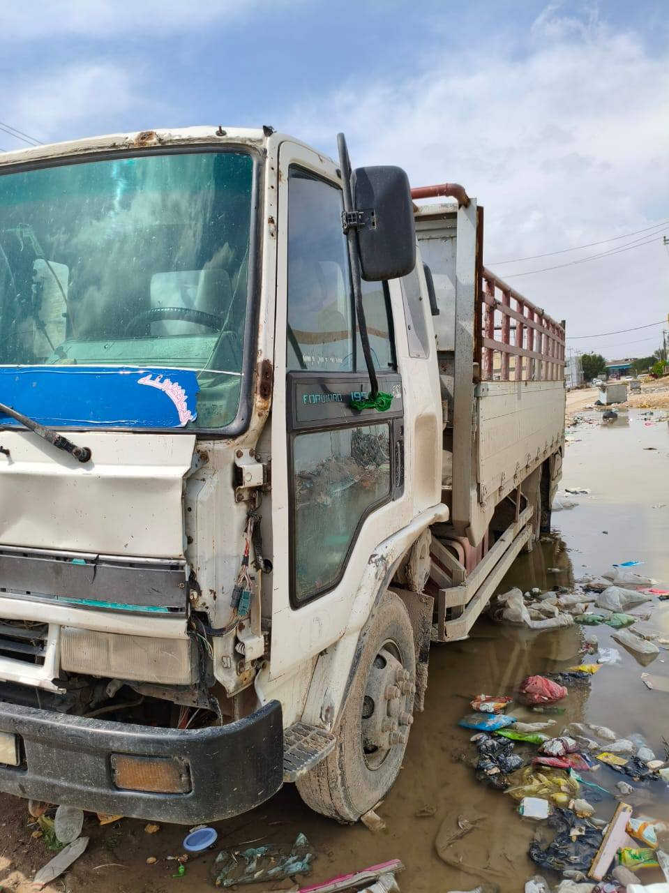 السلام عليكم ازوزه للبيع موديل 95 مكينه 16 فوزه طول خمسه ونص تخم تايرات17 ونص سعر 65 وبيها مجال تصل على رقم 0781068253@***********
