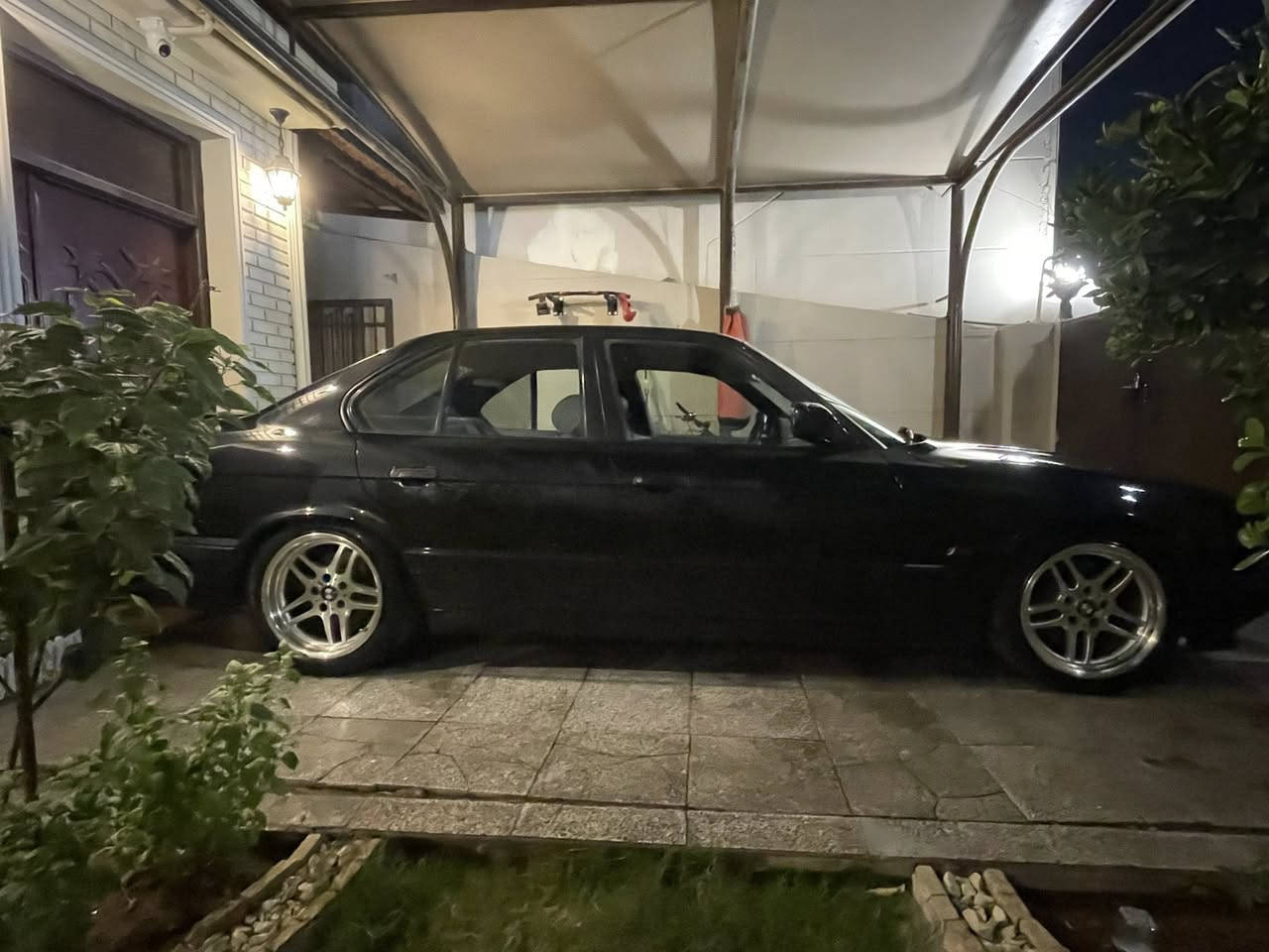 السلام عليكم 
BMW E34 1991
للبيع 
مكينة مسكر عدله المرغوب 
وارد يابان السياره كير ومكينه  مكفولات مصبوغه عام صبغتهه حلوه عليهه كت M ولايتات زنون و سوارات 
بيهه ويل M قياس 17
غرفتهه من جوه جديده لون بيجي كراسي كهرباء طبعا  بيهه فتحه 
بك لايت سموك 
رقم بغداد الجديد السنويه بأسمي هزه جديده كامله مكمله 
السعره 86وبيهه مجال
مكانهه بغداد ***********
