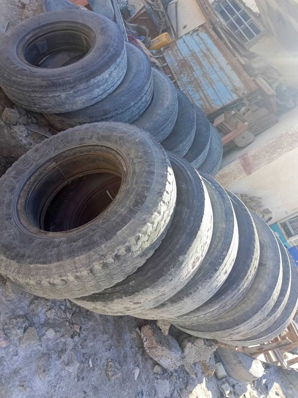 للبيع تايرات 24 ست أزواج وتكه
مكان السماوه 
اتصال على رقم) ***********
