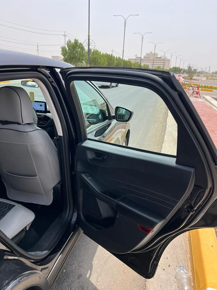 فورد Ford - اسكيب   SE Escape
موديل : 2022 فول حلوة مواصفات 

محرك 3 سلندر 1500 

الدفع امامي يعني مو دفع رباعي 

 ايرباك سليمة وأيضا بدون دواخل 

اللون : اسود

شاشة كبيرة

كامرة خلفية 

حجم الاطار 17

مانع انزلاق ABS 

رادارات امامي وخلفي + نقطه عمياء

خمسة انظمة قيادة 

 مداخل USB

شاشة عطلات

حساس اطارات 

توقف الذاتي 

وموصفات اخرى 

رقم صاحب سيارة ***********
