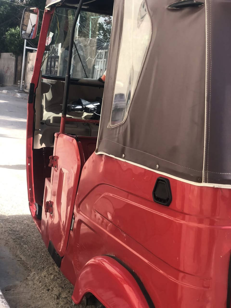 تكتك باجاج ٢٠٢٢ رقم وسنويه المكينه كفاله البدي بي صبغ قليل  كهربائيات شغاله كلها    السعر (8750).           ‭٠٧٧٧ ٨١٧ ٩٦٢٦‬
