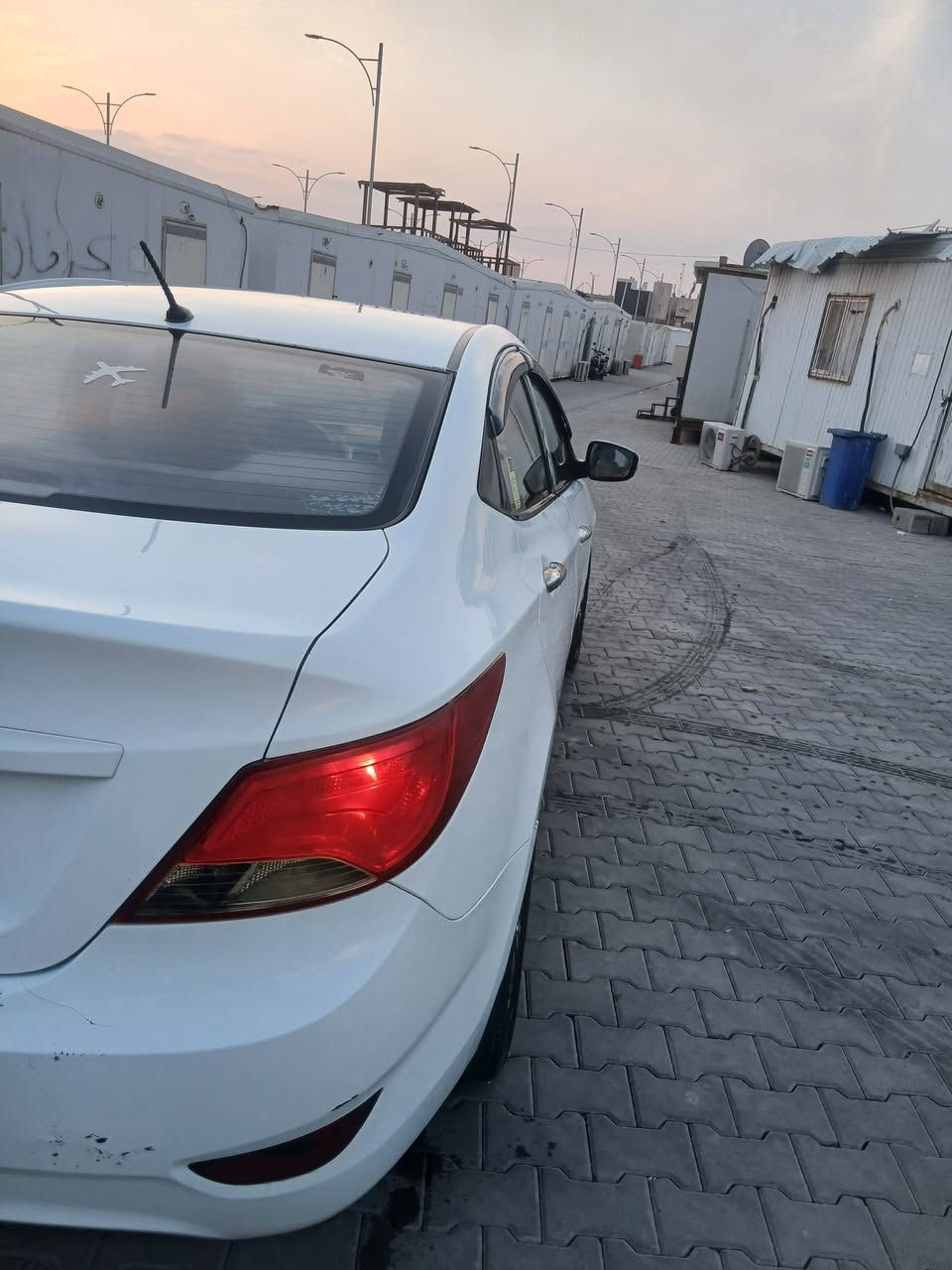 اكسنت ١٦  بسمي ستخدم البيت سياره  داخل على بلاديه تبريد تدفئه  ـ  تاب داشكام تصوير أمامي وداخلي كامره خلفيه تحكم استيرن ويل كب حداده نص عمر مكينه ١٤٠٠ كير شرط الفحص سياره شرط الفحص سعر 80 وبيهه مجال قليل  ***********
