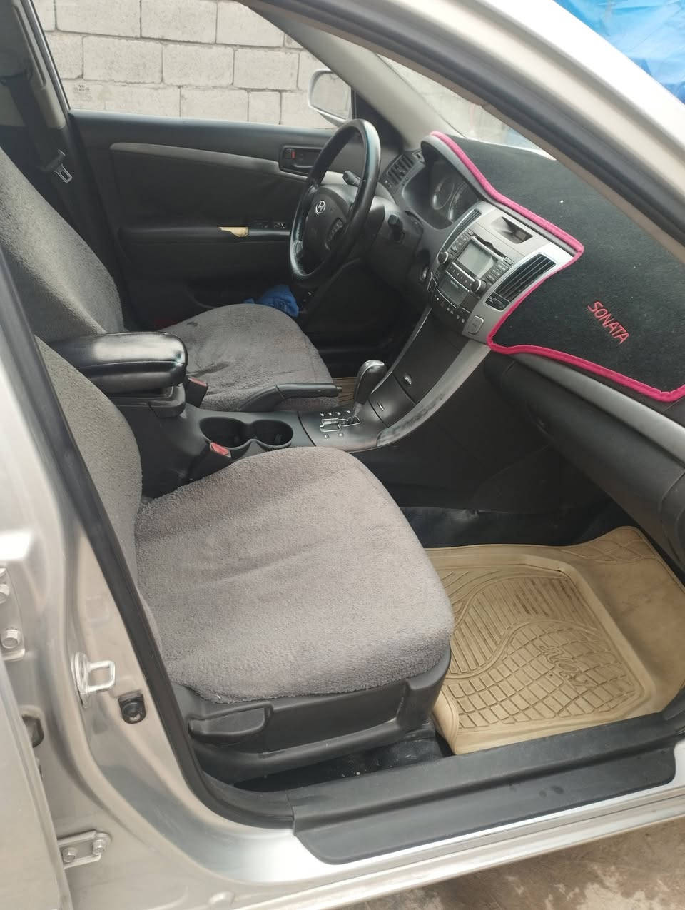 السلام عليكم سوناتا  موديل ٢٠٠٩رقم سليمانيه كوري محرك الفين جديد سنويه جديده ارقام جديده لون سلفري تخم تاير تبريدثلج تدفئه شغاله بيها منضومة غاز سياره مكفولة عدا صيغ بل باب الخلفي بدون دواخل مبايل ***********مبايل***********سعر١٠٥مكاني حفريه تاج الدين عليه السلام
