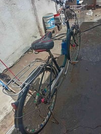 الدراجة للبيع حجم 28 للاستفسار على الرقم 07762487274