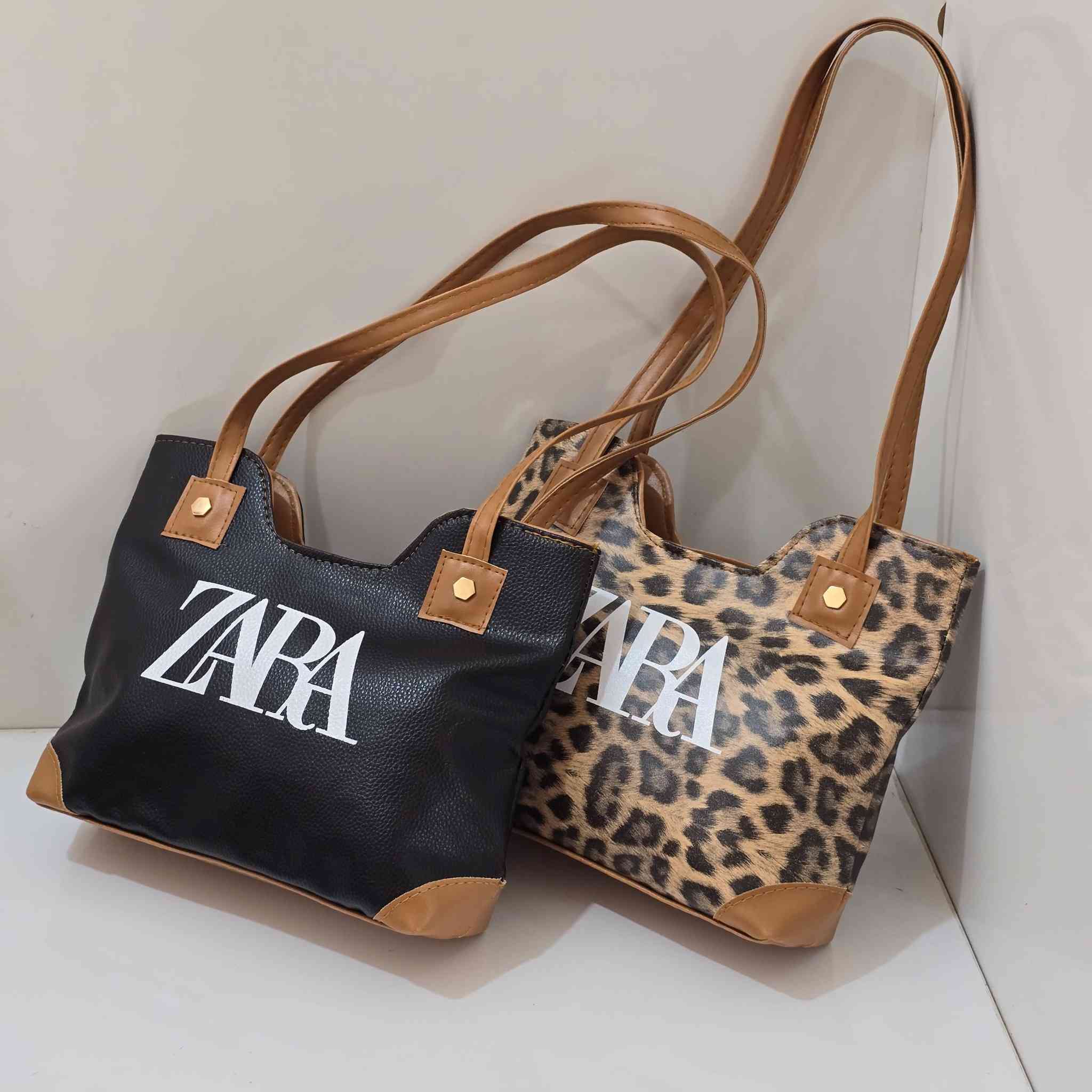 #جديد_الورود_للحقائب
ب٧ الف فقط 
اسود  نمري 
التوصيل لكل محافظات العراق صار #ب٣ الف فقط 

متوفره حسب الالوان المرفقه في الصور ❤❤❤

#اذا_حبيتي_تكون_اطلالتج_مميزه راسلينا ع البيج 
او الاتصال ع الرقم ✅️***********✅️

  #التوصيل لكل محافظات العراق(٣) الف فقط 

#توجد_خدمة_توصيل_المسيب_وكافة_محافظات_العراق

#ملاحظه المحل حقائب نسائيه وملابس أطفال واكسسوارات داخل المحل 🔥 يارزاق 

العنوان ازياء الورود بابل_مسيب_شارع المستشفى مجمع مضر النجار
 #مقابل مجمع ريحانه للأقمشة 
#مقابل ازياء ساندي 
#مجاور احمد للموبايل 
رابط قناتنا ع التليكرام  https://t.me/alwrood996

رابط صفحتنا ع الانستغرام https://instagram.com/alwr.ood9?igshid=ZGUzMzM3NWJiOQ==    تشرفونا
