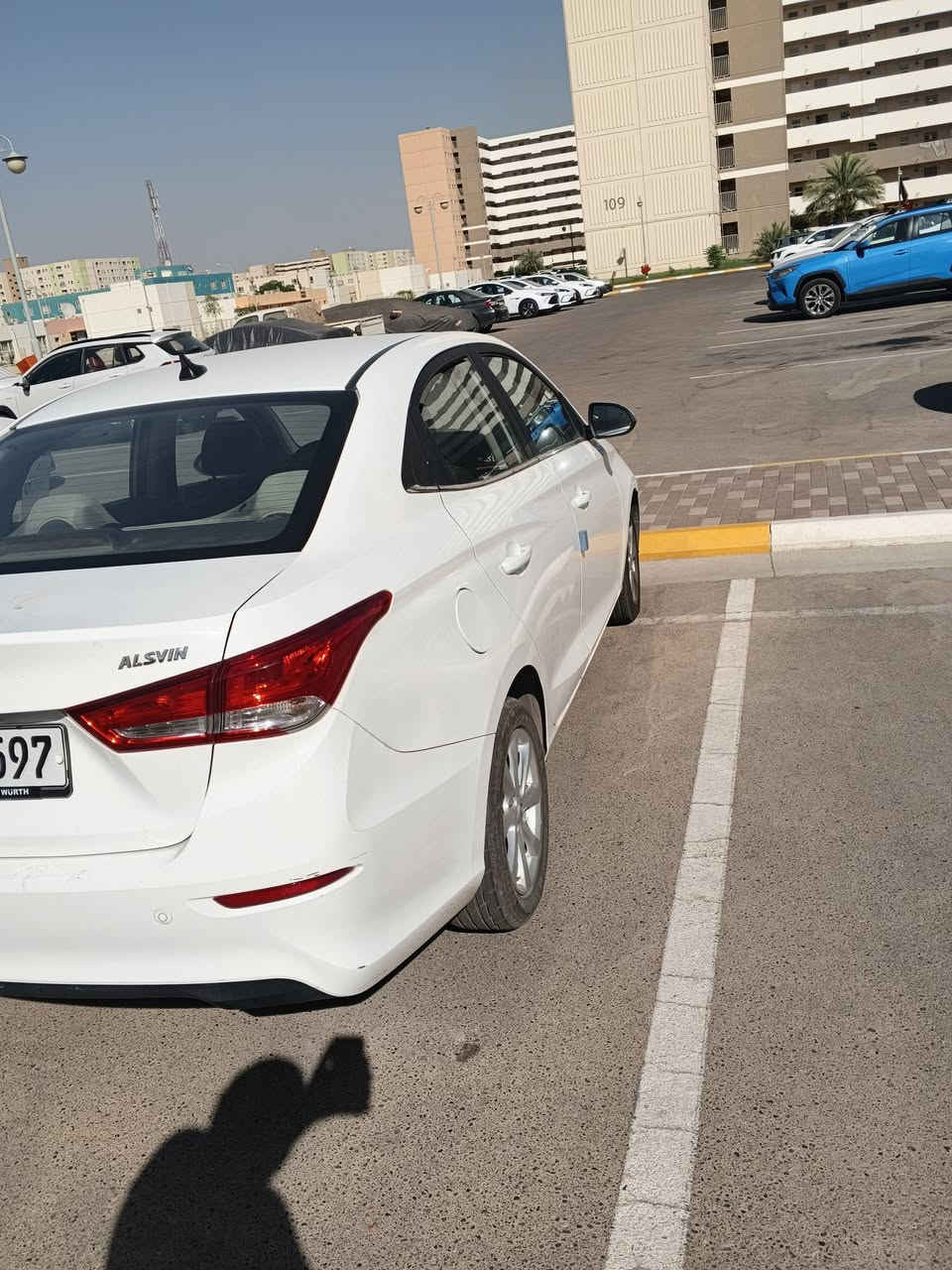 السلام عليكم عندي شانجان l7 للبيع رقم سليمانيه موديل 20 بيها صبغ جاملغ ونص باب والباقي مكفول بدون دواخل بدون ضرر جبير رايدها 76 بيها مجال قليل مكاني بغداد رقمي 
***********
