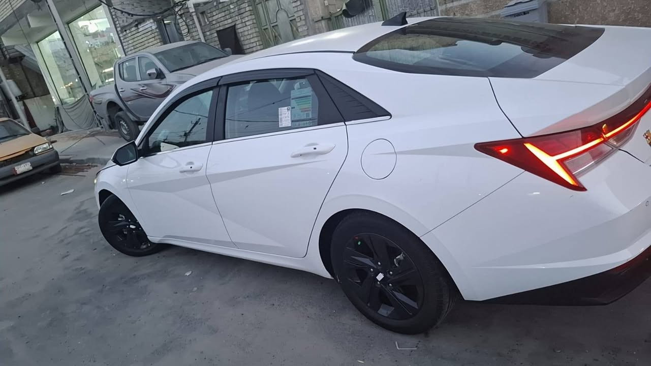 السلام عليكم.. بيع اومراوس 
النترا 23هايبرد وارد امريكي بيها جاملغ صبغ كلير بدون حادث وبيها مكانات بارد رقم بغداد مميز بسمي رادار امامي جانبي حساسات خلفيه بصمات تشغيل وابواب وصندوق تشغيل عن بعد تبريد خلفي فول تحكم ستيرن السعر ١٤٨
***********
