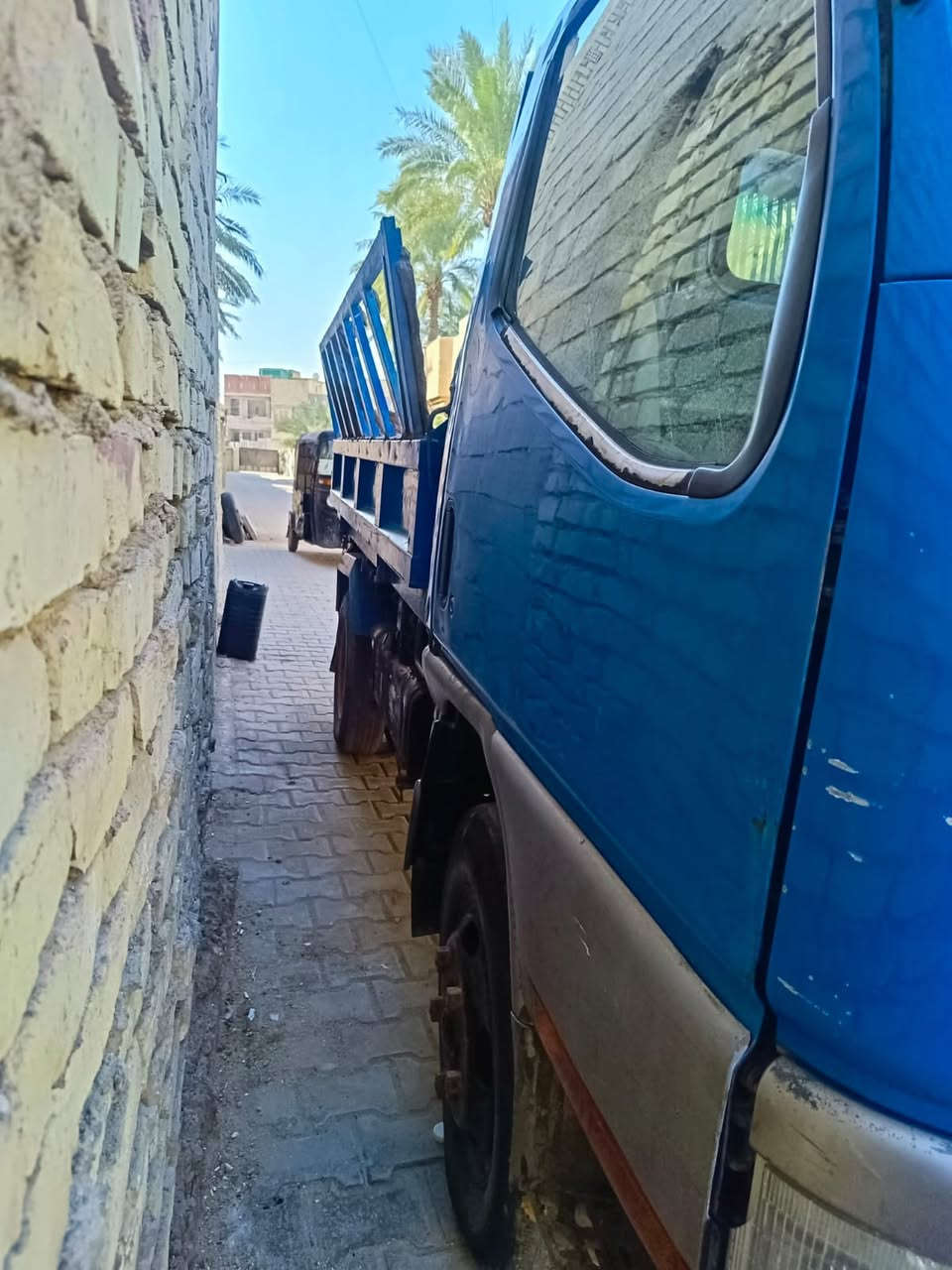 سلام عليكم سياره تنتر بزوان
موديل 96سنويه رقم  عضم عاج
سياره نضيفه كلشي شغال بيه من كهربائي 
كليج جديد كير نضيف حلو سياره بلديه 
ما بيه اي نقص بكاني بغداد رقم الاهاتف
***********
