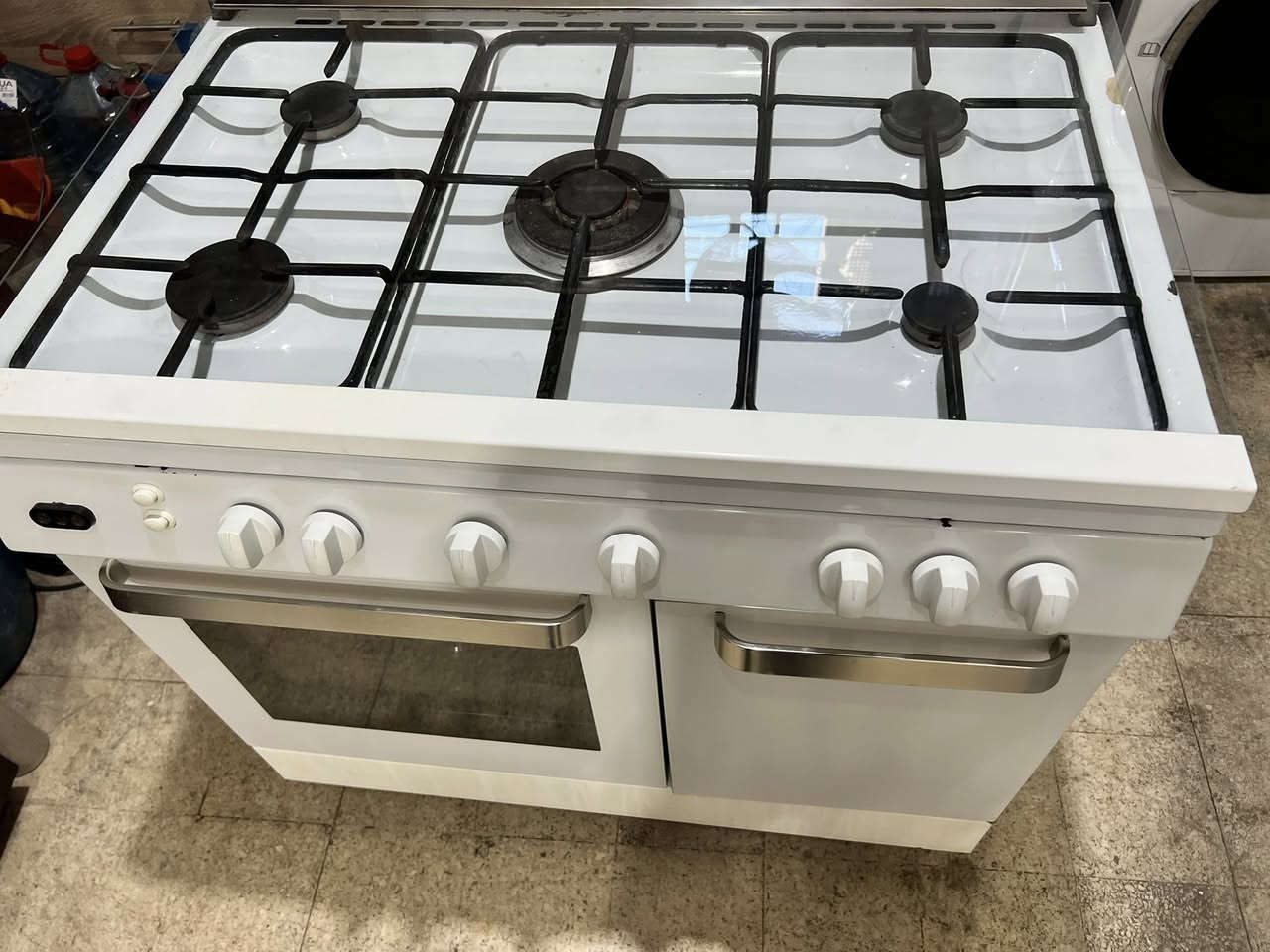 غاز 5عيون/ايطالي  🇮🇹 / نار زرقاء 🔥/ مفتاحين للفرن بحاله الجديد ((برج حمود 
تواصل 71239872☎️


**إذا كنت صاحب هذا الإعلان وتريد حذفه لأي سبب، رجاءا أرسل رسالة إلى الدعم الفني**
