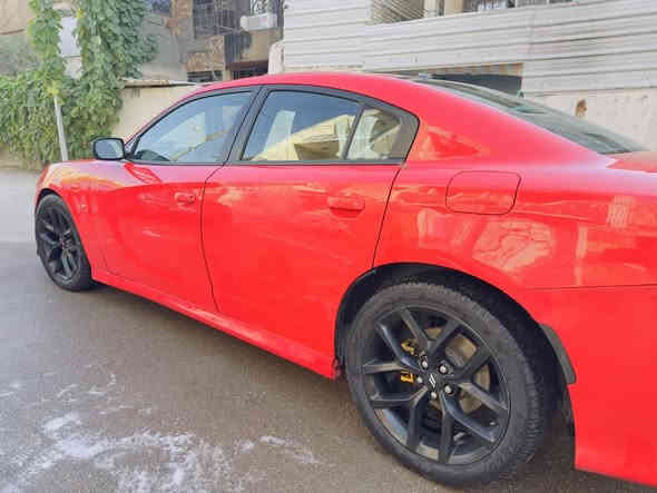 السلام عليكم 
جارجر موديل 2018 بلاك توب احمر طماطة مميز حادثهة جاملغ الامامي عكس السايق وبارد بالباب محدثة جي تي كاملة السعر 190 تواصل *********** 
مكان السيارة بغداد
