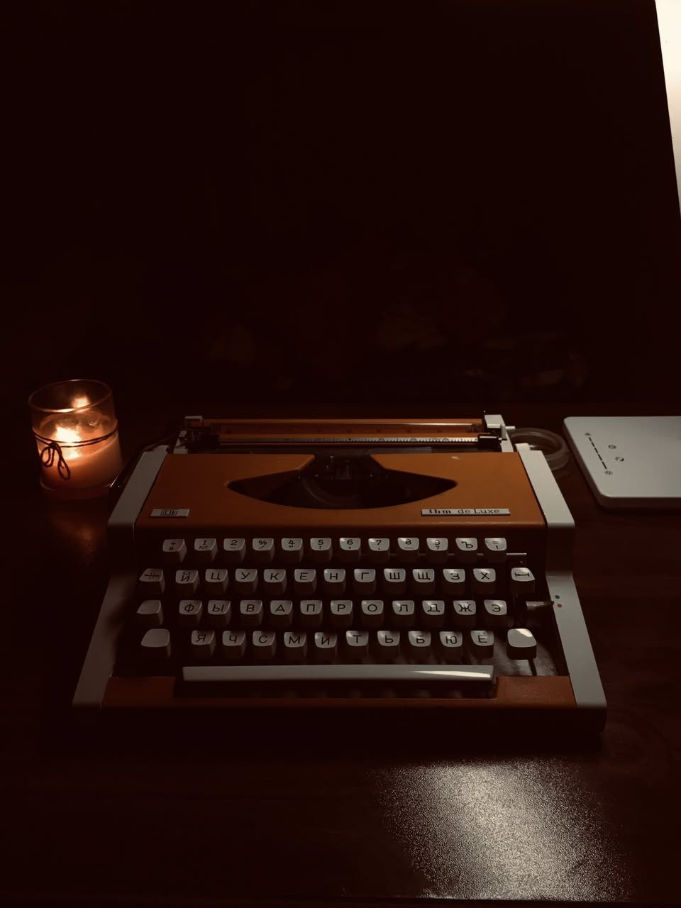 طابعة روسية نادرة الصنع يوغسلافية
تعطي شكل جميل للغرفة ومناسبة للي يحب اللغة الروسية تكتب مابيها شي مبدل الها الحبر يعني حبر جديد وشغالة 
السعر ١١٠ وبيها مجال ان شاء الله 
للتواصل ***********
