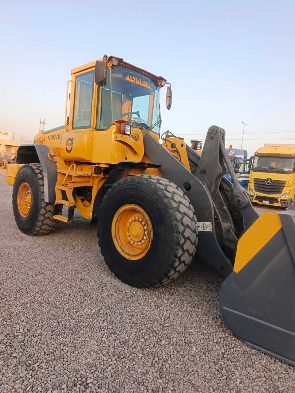 سلام عليكم للبيع شفل فالفو انجكتر شبح موديل 2003 رقم سليمانيه باسمي وشرط التحويل سنويته جديده جاهز مابيه كل نقص يرهم مراوس بسياره صغيره او تريله مكاني كركوك للاستفسار ***********
