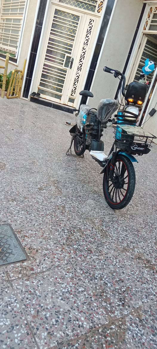 سلام عليكم دراجه شحن للبيع سعر ١٥٠وبيها ومجال دراجه كلش حلوه ***********ونضيفه مكان حله حي  شارع ٨٠
