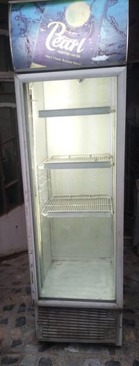 عارضة عمودية نوع كونكورد لبناني تبريد فول سعرها 200 الف  عارضة حلويات ...