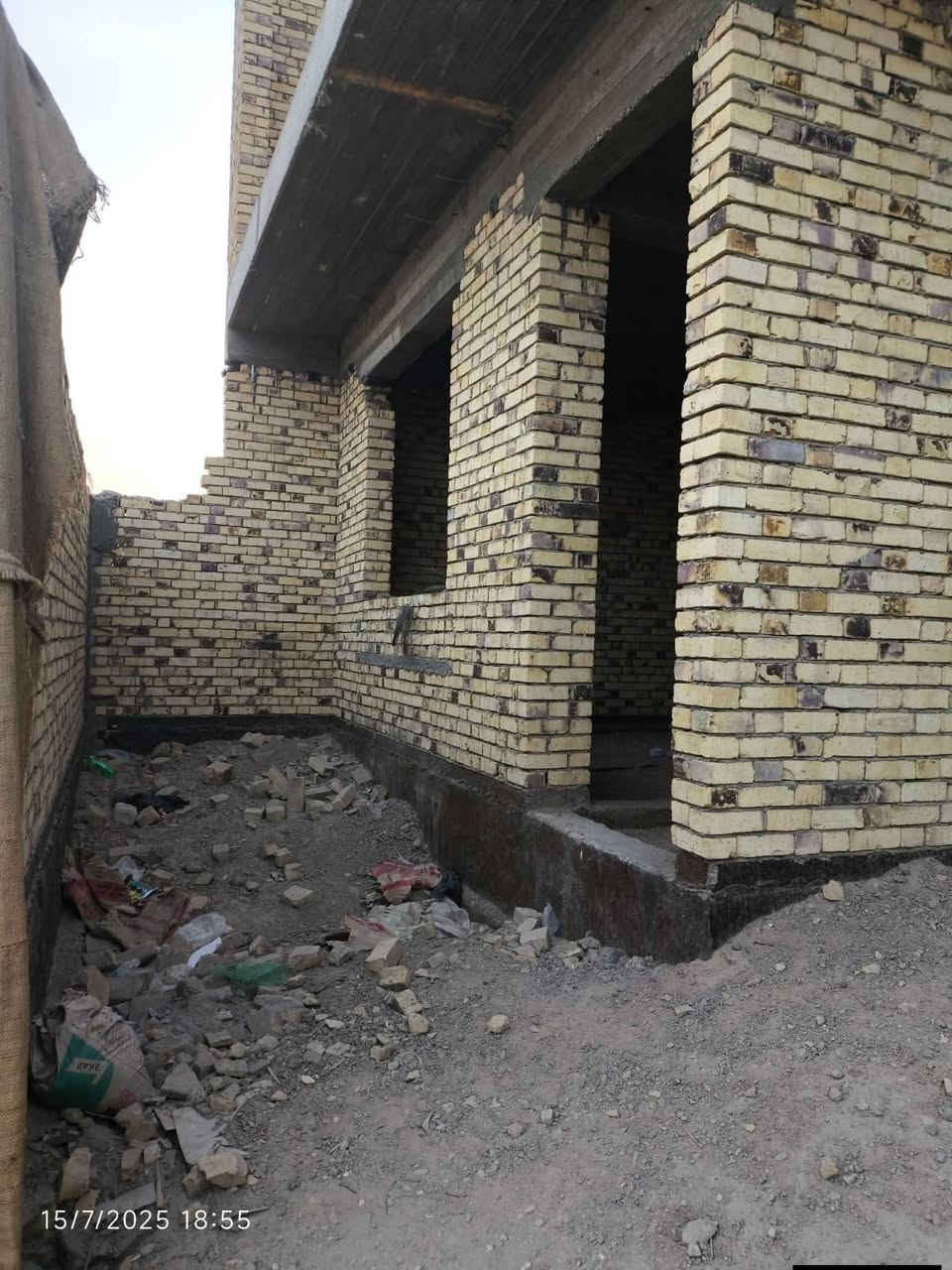 دار سكني للبيع  | التقية | م. النزاهة
_______________________________
 الموقع | مميز جداً على شارع 15 وقريب شارع 40 
_______________________________
 المساحة | 200 م2
الواجهة | 10 م
السعر | 175 مليون . د 
_______________________________
تفاصيل الهيكل بناء 2025 بمواصفات هندسية متكاملة :
🔹 طابقين  : 
4 غرف نوم 
 استقبال + صالة + مطبخ + صحيات متكاملة
🔹 الطابق الثاني غير مسقف .. 
______________________________
للاستفسار اكثر زورونا في مكتبنا الكائن في :
ديوانية - الجزائر- مقابل برج الامراء 
مجاور مستشفى الحياة للعيون - د.حسنين
او الاتصـــال على الارقام
***********
***********
