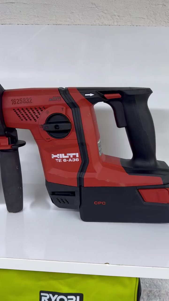 سلام عليكم اخوان 
رمضان كريم 
همر هيلتي 36v مستخدم اخو الجديد كامل بطاريات 2 وشاحنه 
توصيل متوفر 
*********** واتساب
