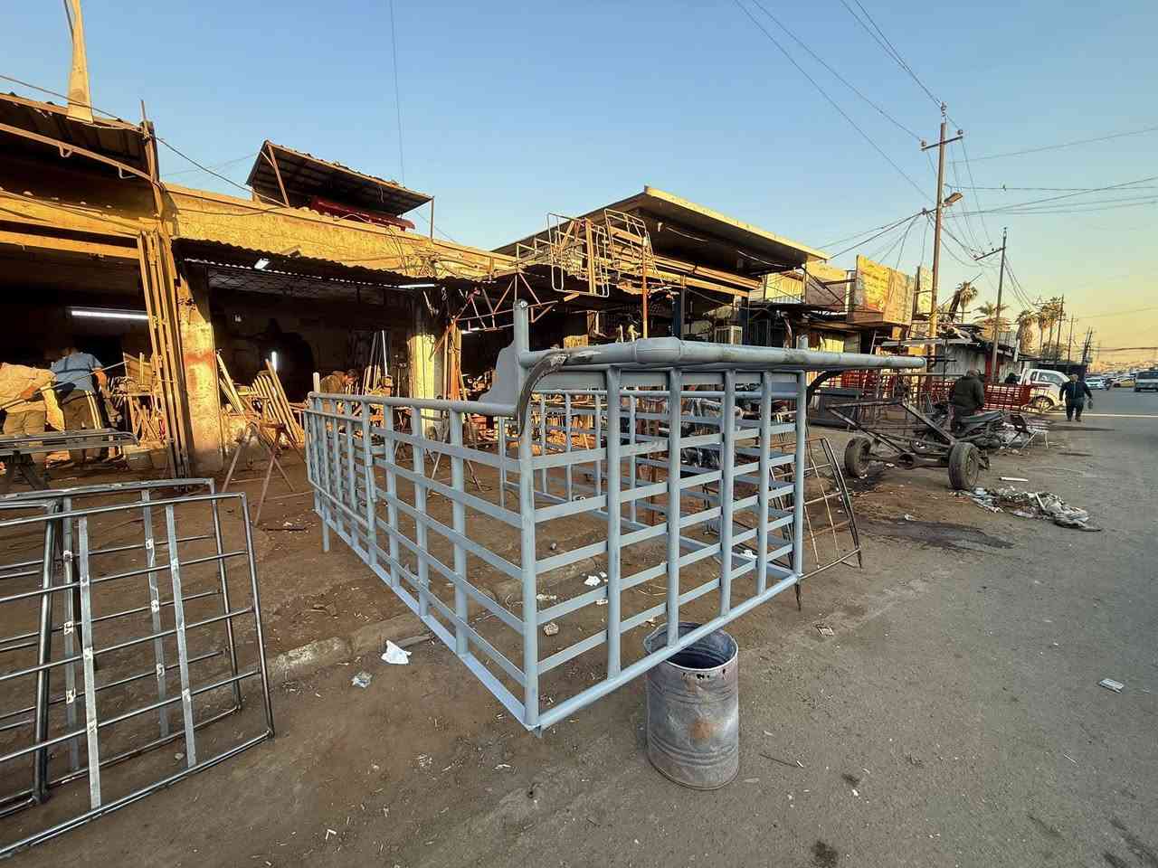 محجر فحل ارتفاع 95 شغل درجه أوله تفصال جديد غير مستخدم محجر كامل سيبايه +باب خلفي +تي على لباب عكس ثلاثي محجر بوري 3 ملم عكس سن اي استفسار خاص او *********** لعنوان بغداد وينصبغ اي لون ابالك
