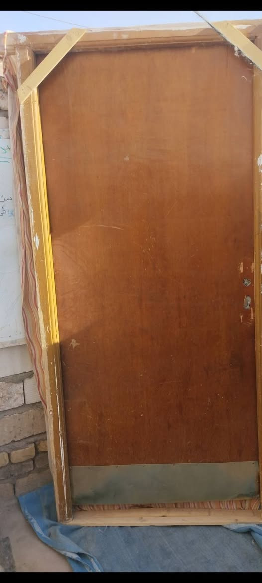 السلام عليكم ثلاجه نضيفه شغاله سعره 100وبيه مجال والباب 35 مكان نجف مكلف ***********
