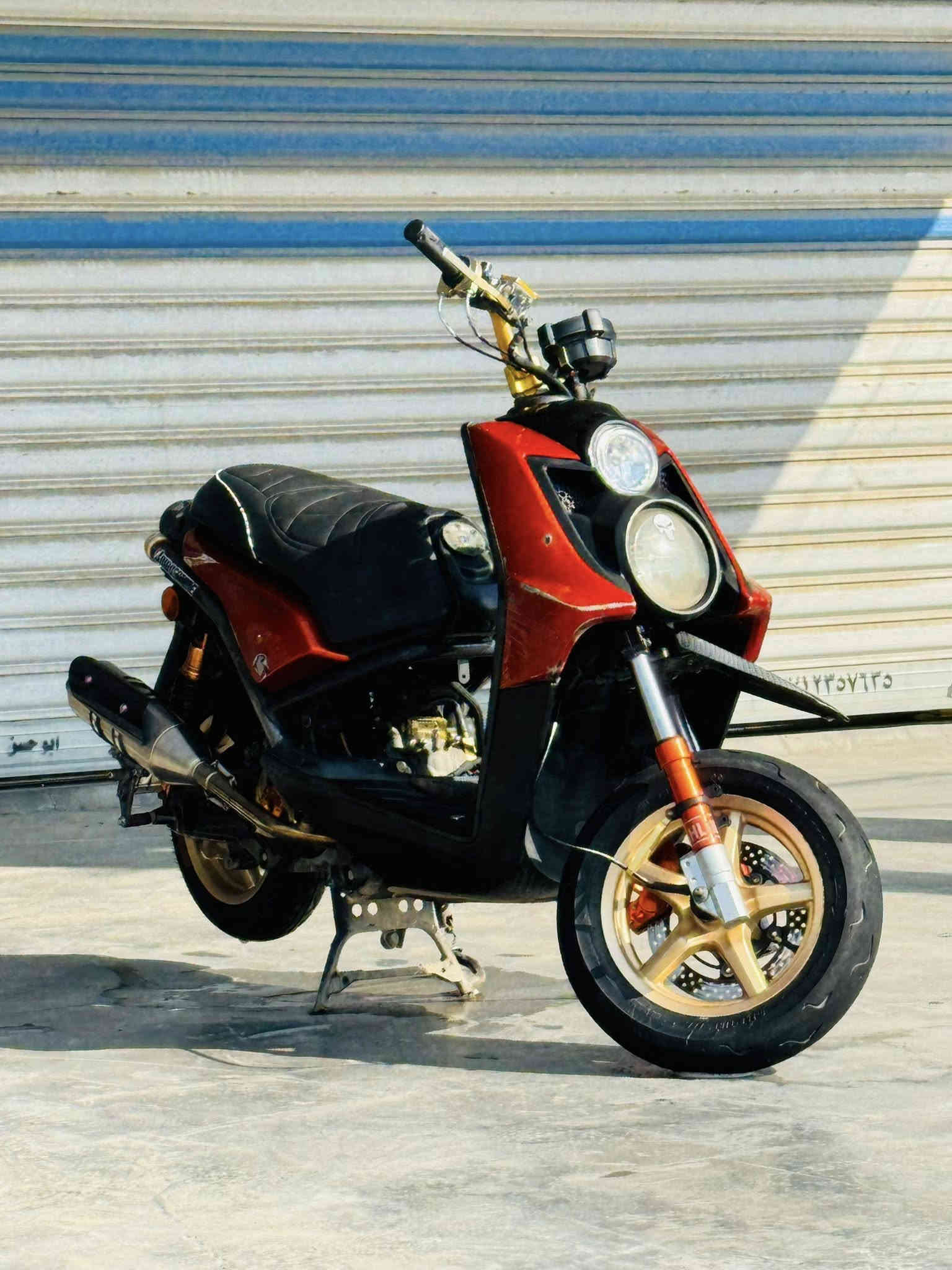 السلام عليكم 
سكنز جبلي مديل 2012 
الدراجه جديده بمعنى الكلمه 
1. فجوج بربمو 
2. قباقه عنابير وستيرن ويدات بريك ويدات قبضه كلهن ماركه NCY 
3. قباقه مكينه مزوده 
4. دبلات امامي ماركه olin 
5 . دبلات خلفيه رياضيه 
6. ستيرن رياضي 
7. ستان صفح رياضي 
8. بعد بيها تزويدات هواي الدراجه متعوب عليها 
دبل اشاره شغال عالي ناصي الدراجه كامله ما ناقصه شي 
الدراجه ب اسمي مكفوله مكينه وسرقه 
مكاني /البياع الشرطه الرابعه 
رقمي *********** بي واتس اب 
السعر 1450 وبيها مجال الشراي مارجعه
