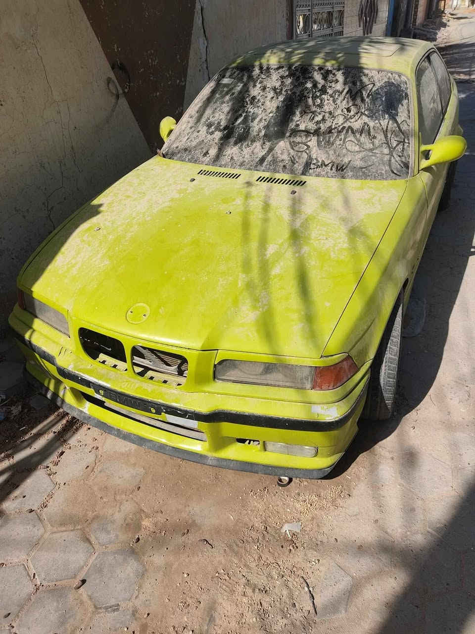 اعادة النشر بسبب الوعود الكاذبة
تك باب 
للبيع تم تنزيل السعر 45 ورقه قفل قفل 
رقم بغداد  السياره تاركها من زمان كلش وفاتح غرفتها لكن موجوده  بداخلها ما اعرف اذا صار بيها نقص لولع لكن كشنات وهالسوالف كلها موجوده  ونضيفه 

ابيع هالموجود 
حوض السبير  مكصوص لان ردت اسويها مال دراگ وبطلت بسبب ضرف واحتاجيت فلوس 
رقم بغداد 
مكينه 25 تك ومال حاويه يعني جديده 

التفيده  خل يتصل 
مو يراسل ويكلي دزلي صورها  تره روحي لعبانه 😂

***********

المكان نجف
