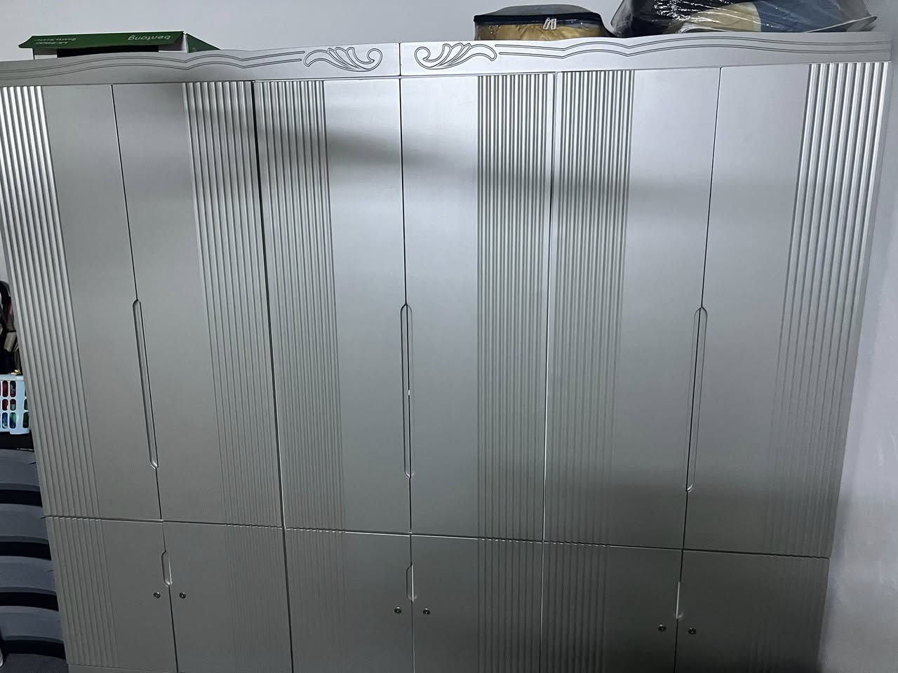 سلام عليكم غرفت نوم للبيع  فصل تركي  ثقيل شرط وضمان وفصلته على ايدي خشب عراقي درجه أولالى 
قنصور 6ابواب   نضام ابواب شفط وميز توليت فصل شرقي  وجكامج نضام شفط  وتخت وجكامج مال تخت  وهاي كله على ايدي فصال كلو درجه اولالى  وشط خشب ثقبل وضد ماي والرطوبه وبي ضمان خمس سنين والوصل موجود الغرغه كلفتني مليون 600 وعارضه اب مليون 300
وبيه مجال 
عنواني موصل يارجمة  الشرقيه الاولى 
***********
بي وتساب 
وشكرآ
