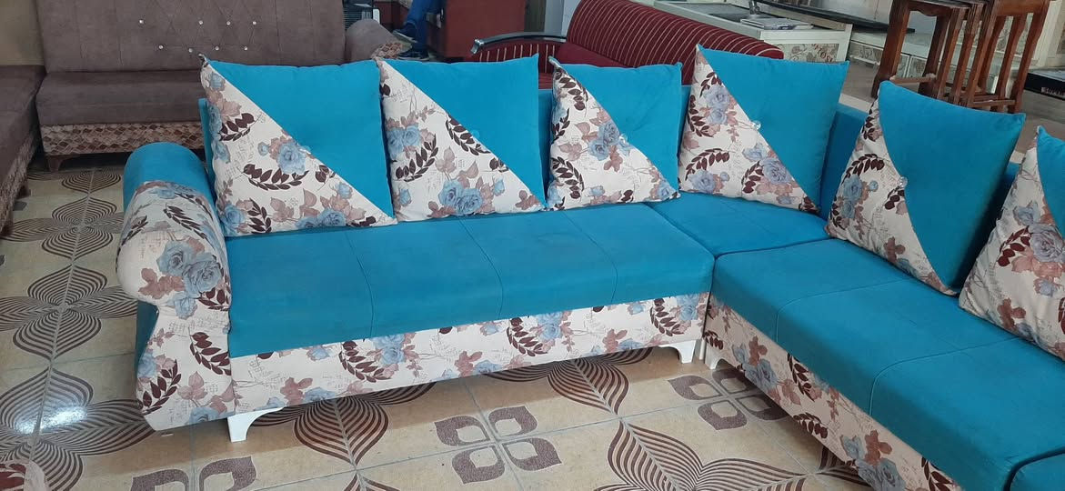 معرض العماد//ديوان ابو الكوش تفصال مستخدم نضيف اي عيب مبي بشرط النضافه للأستفسار ***********//*********** كركوك, العراق
