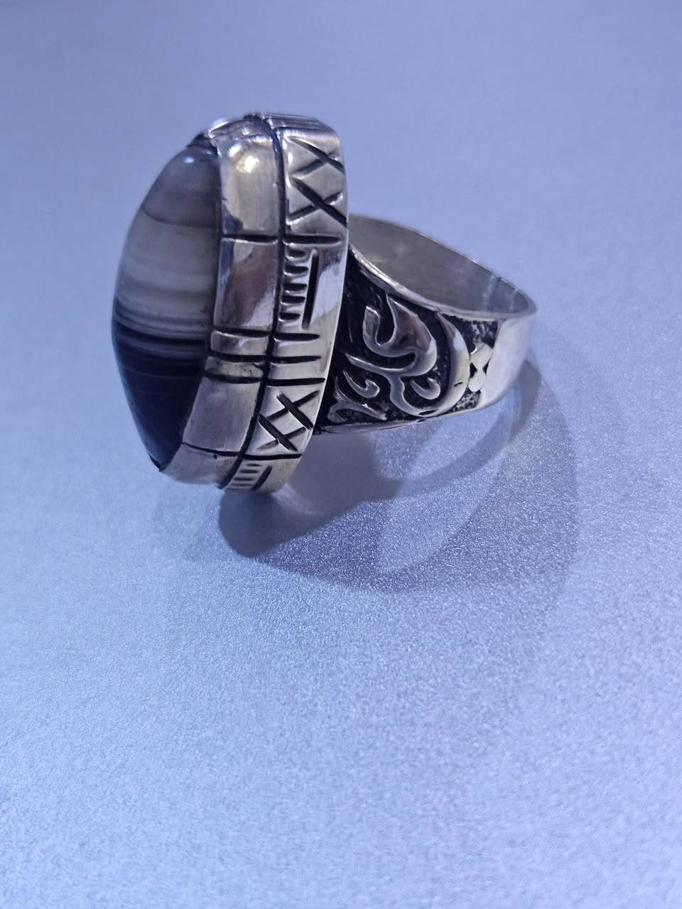 محبس جزع قديم للبيع أو المراوس بمحبس زمر او ياقوت 

للاستفسار ***********
