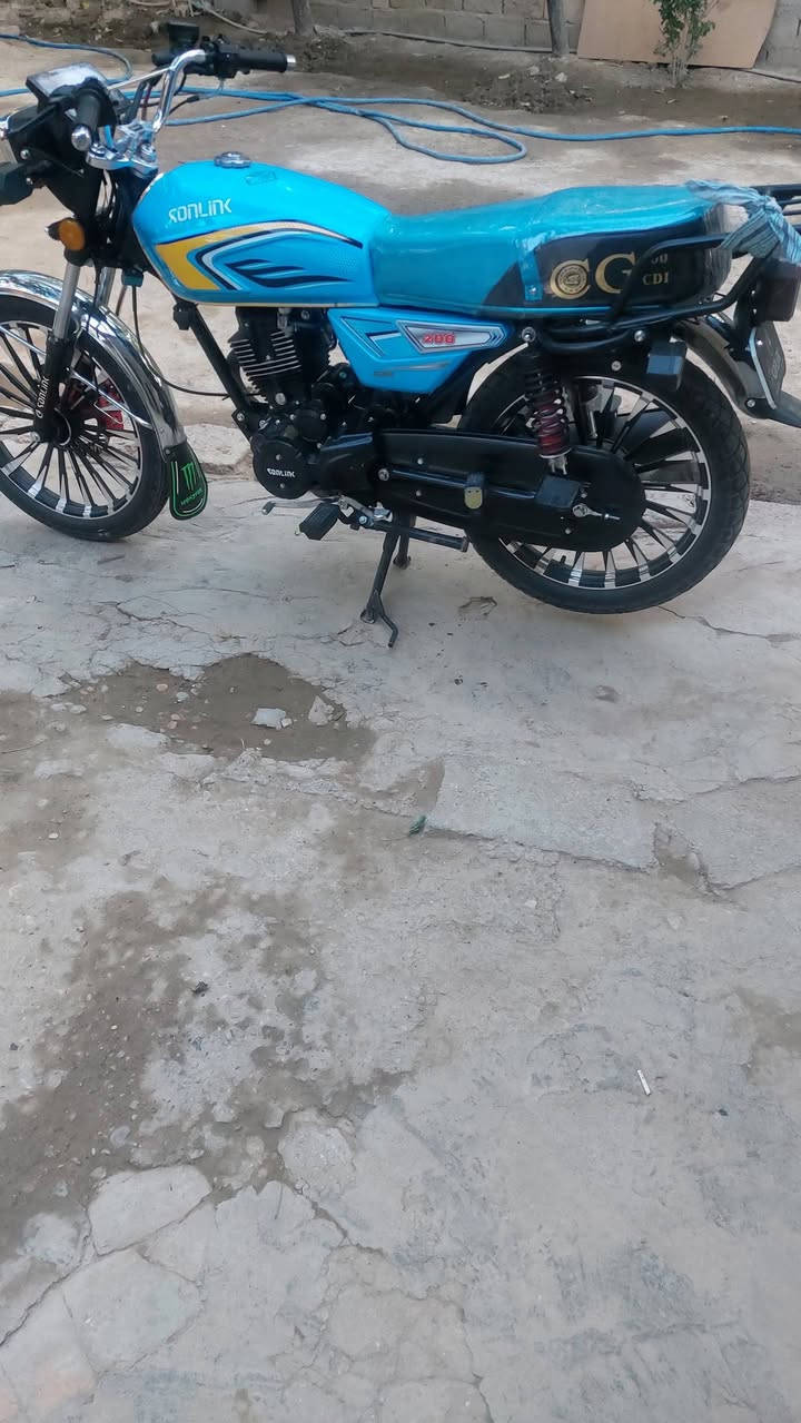 السلام عليكم دراجة سيفانه للبيع ٢٠٢٥ دراجة مستخدم اقل شهر جديده زيرو محركه ٢٠٠ مكفوله كفاله عامه اوراق سعره خاص او إتصل *********** واسط قضاء الصويره
