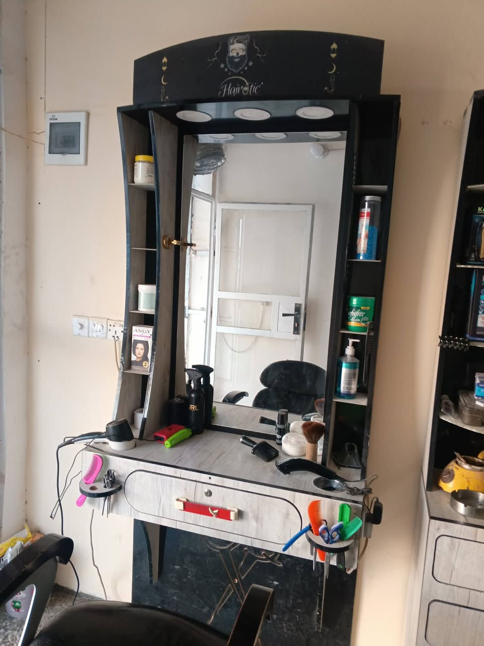 هذني الغراض للبيع الي يحب ايخابرني اويدلل مكاني بغداد الشعله رايدهن 300اوبيهن مجال ***********
