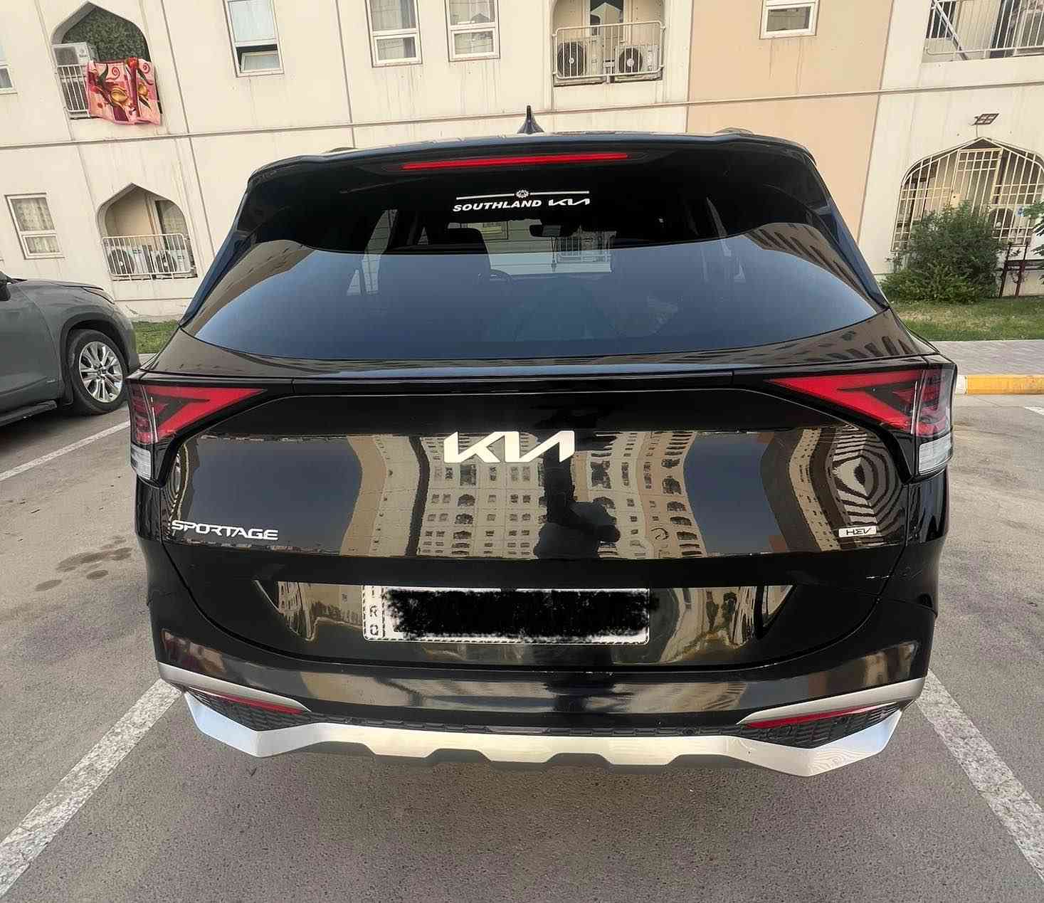 للبيع كيا سبورتج( X_مواصفات برستيج )2023 

اللون اسود ملكي .. 
فول 1/1   اعلى مواصفات 
عداد المسافات  52 الف ميل

حادث البنيد بارد والجاملغ صبغ 
السونار موجود بالمنشور 
السيارة مرقمه بغداد تحويل مباشر 
السيارة جديدة حيل بمعنى الكلمة 

المواصفات:-
♦️ بصمه 
♦️تشغيل عن بعد
 ♦️ رادار امامي 
♦️ بانوراما 
♦️كشنات جلد
♦️ شاشه كبيره لمس و عداد ديجيتال 
♦️ محرك هايبرد 
♦️حساسات
 ♦️تحكم ستيرن
♦️ فور ويل 4&4
♦️ لدات امامي خلفي 
♦️ اطفاء ذاتي 
♦️ تشغيل كاميرا 
♦️تبريد قطعتين  بيانو 
♦️ كشنات تدفئه تبريد 
♦️ارباكات عدد 10
♦️ خمس وضعيات قياده (سمارت- سبورت- اقتصادي-ثلجي - اعتيادي)
♦️ كير 8 سرعات
♦️ اشاير بل امري 
♦️شحن واير ليس 
♦️ كراسي كهرباء 
♦️جنطه كهرباء 
♦️مانع انزلاق 
♦️فول تحكم ستيرن 
♦️قياده ذاتيه 
♦️مثبت سرعه 
وبعد بيها مواصفات .. 
———————————————————————
السعر 198 وبيها مجال بسيط جدا 
الاتصال *********** بغداد, العراق
