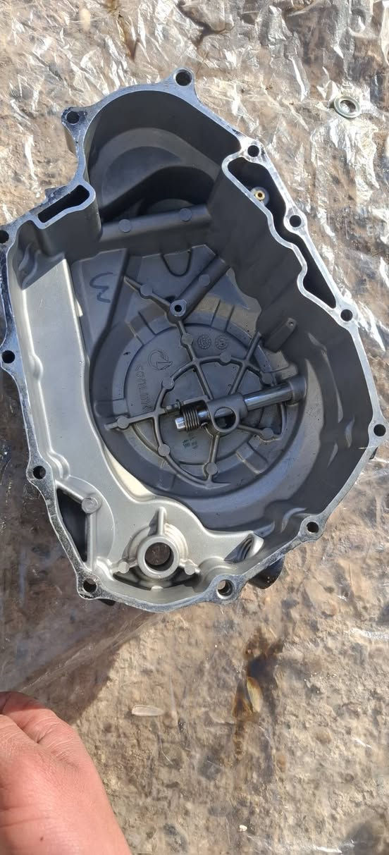 سلام عليكم محرك دايوان سونك موديل 22 للبيع  مفصخ كلشي مابيهن الفشك وغراض المحرك نضاف كلش نقصه بس النمره مال الثالث ايريده موجود مكان الخالص ***********
