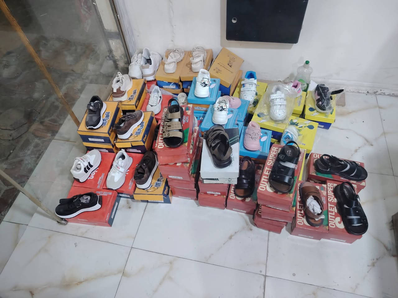 السلام عليكم بمناسبه حلول شهر رمضان الكريم سوينالكم عروض في الملابس الصيفي والبهاري تحطيم الاسعار القطعه ام ١٠ وام ٨ يمنه بس ب ٥ الف دينار عراقي اي قطعه داخل الصوره ٥ الف دينار فقط ويوجد ايضا قطعتين ب٥ وثلاث قطع ٥
موقعنه حي الأسرى شارع الفوج مجاور اسواق صديق
تشرفونه اهلا وسهلا بجميع


**إذا كنت صاحب هذا الإعلان وتريد حذفه لأي سبب، رجاءا أرسل رسالة إلى الدعم الفني**