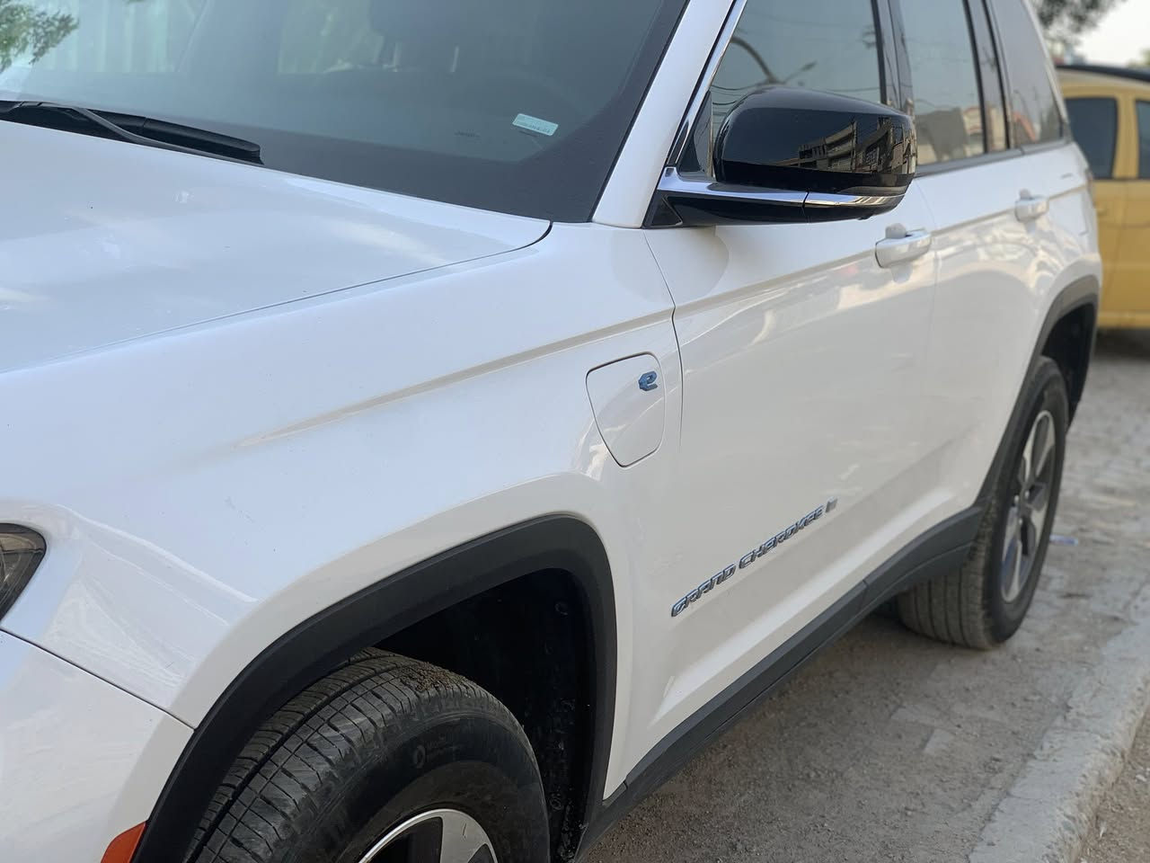 السلام عليكم جيب كراند شيروكي 4XE 2024 وارد امريكي
‏Jeep Grand Cherokee 4Xe 2024 2.0L
حجم المكينه : 2000  تيربو + هايبرد + بلك ان 
المسافة المقطوعة : 33 الف 
الضرر : تقرير سرقه قطع خارجية ورجعن نفسها مال السياره بدون صبغ 
مكفوله من صبغ من الدعاميه للدعاميه 
حالة الايرباك : سليم 
#مواصفاتها
1.شاشتين دشبول وسيط دشبول 
2.بصمه
3. تشغيل عن بعد
4.دمام خلفي
5.كشنات جلد
6.كشن السايق ميمري
7.كشنات كهرباء
8.صندوك كهرباء
9.حساسات خلفيه
10. قطع تبريد 
11.اشاير بالمري
12.رادار امامي
13.رادارات 360
14.ثلاث وضعيات قياده
15. بنوراما فتحتين
16. كير ماوس
17. نظام منحدرات
18. هيترات بالكشنات 
19.ويل كب كروم
20.لايتات لد
21.بكلايت لد
22.كشافات
23.بصمة ابواب
فول مواصفات 1/1 جاهزه مرقم بغداد 
#السعر : 295 مرقم بغداد وبيها مجال بسيط  

رقم الهاتف  ***********
