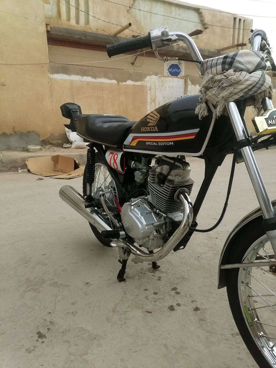 سلام عليكم دراجه للبيع تعمير 25 مكينه 23 مفتوحه بستم ولفات دراجه خير من الله ربع ما ضب عليه ها دراجه كلك كلك كلك كفاله عشاير سعر 550 وبيهم مجال حك جيه شراي يتصل على***********
