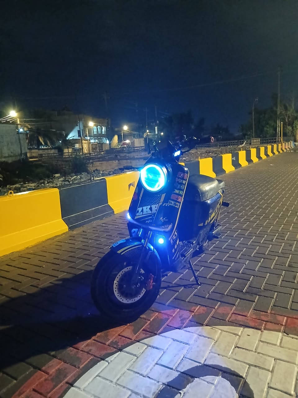 سلام عليكم دراجه شحن R11موديل 2025 بطاريات جديد بطاريات 2026 قبل 3ايام شديتهن بطاريات حجم 26 دراجه جديدها العسر 550وبيه مجال الرقم*********** العنوان بصره حي الرافدين
