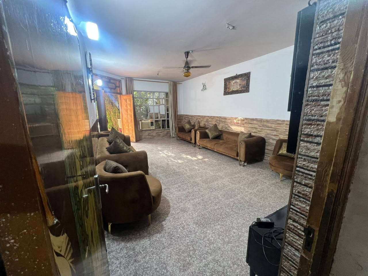 بيت للبيع نهاية حي اور قرب نادي التحدي الرياضي
مساحة 168 واجهة  7 نزال 25 طابو صرف 
 3 طوابق 6 غرف نوم 
***********
