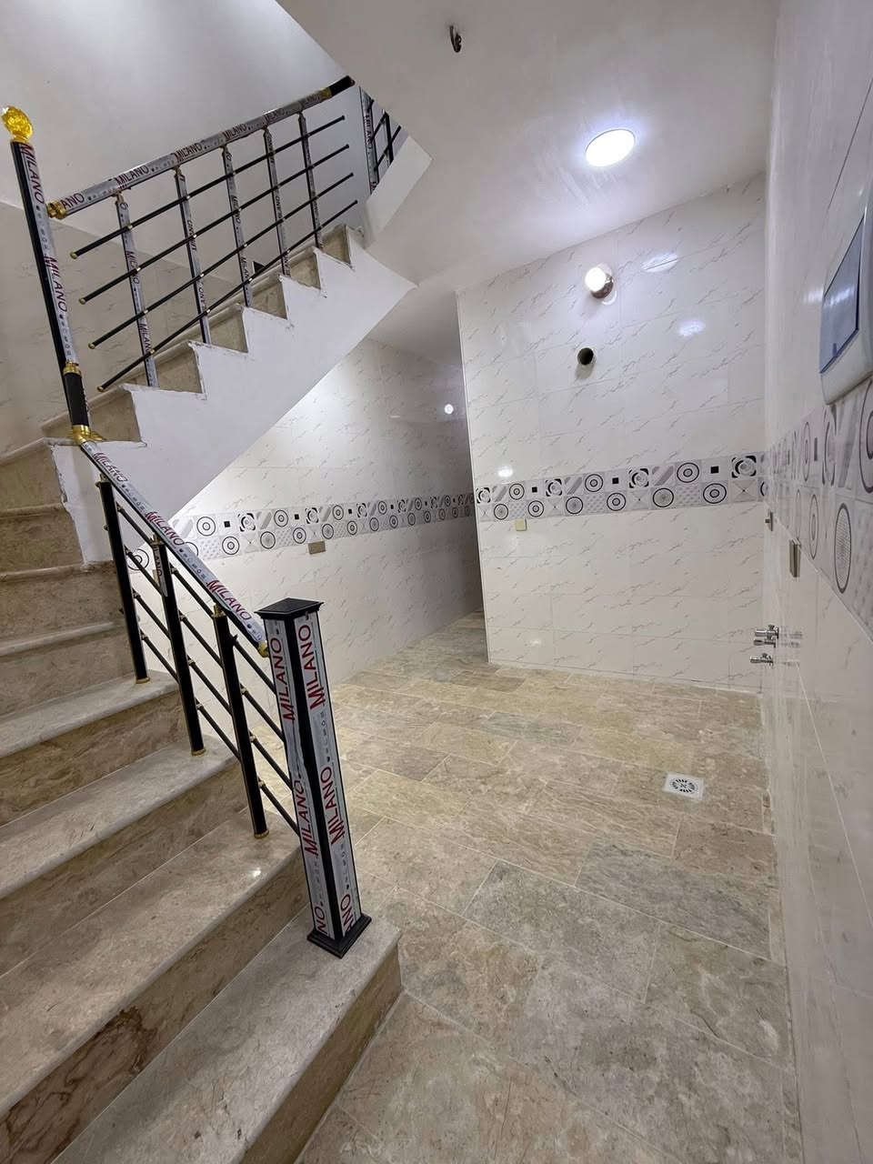 مشتمل 50م #للبيع واجهه 3.5 " جديد بناء 2025 "
استقبال و3 غرف نوم و خدمات طابقين

#السعر  135 مليون  / طابو ملك صرف
الشعب خلف سوق شلال و متوسطة صلاح الدين

***********
