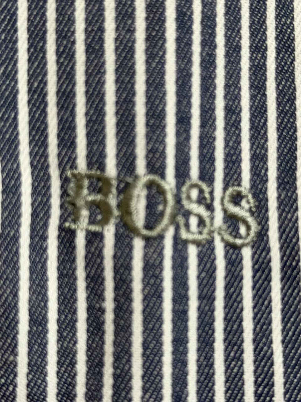 HUGO BOSS Original 👌🏻🤗💁🏻‍♂️
قیاس M_L
نظافة ١٠٠/١٠٠
قماش قطن 🙅🏻
توصيل متوفر 📍🧭


**إذا كنت صاحب هذا الإعلان وتريد حذفه لأي سبب، رجاءا أرسل رسالة إلى الدعم الفني**