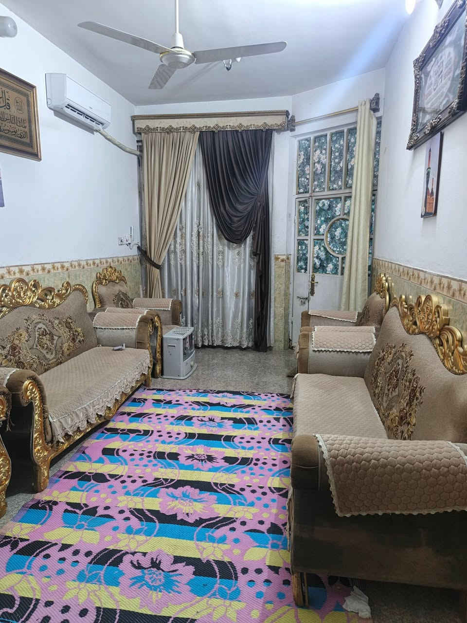 دار للبيع طابق واحد طابو ملك صرف البيت مساحة ١٢٥ طابق واحد  حي الرئاسة العبيدي شارع ٢٠ الشارع قرب افران الزيتون البيت يحتوي على استقبال وغرفة نوام وصالة كبيرة ومطبغ ومنور البيت جاهز ونضيف الاستفسار على الرقم ***********
