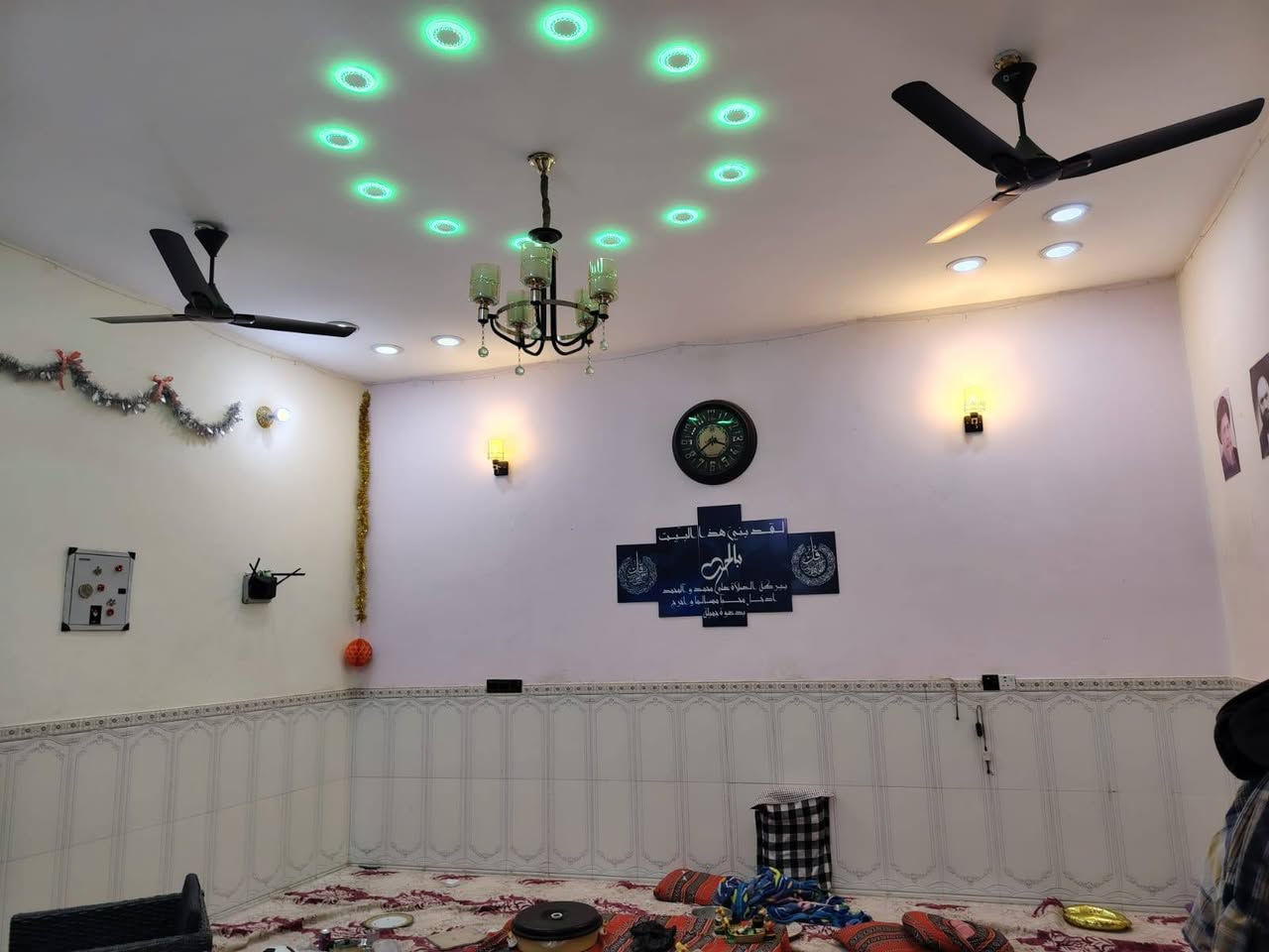 بيت للبيع 150 متر خامس بيت عن الركن عن شارع 35 الرئيسي ثاني فرع شارع 60 الرئيسي بناء طابوق كونكريت مسلح بناء جديد غرفتين وصاله وديوانيه ومنور وصحيات واستقبال البيت كامل ما بيه اي نقص  طابو صرف ثاني يوم المداور العنوان الكامل  الفداء نهايه الشارع ابو لبنان السعر 133 رقم الهاتف ***********
