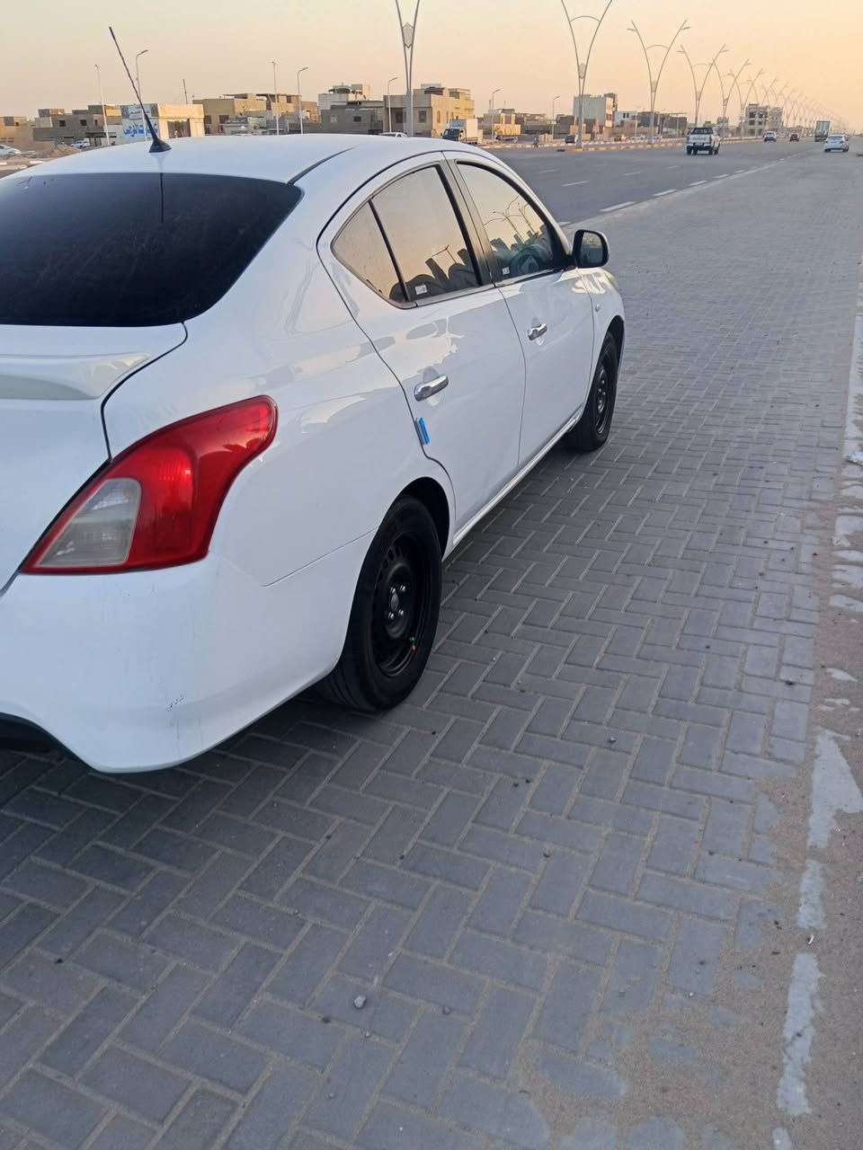 سلام عليكم من رخصت لادمن سياره نيسان صني هندي موديل 2022؛بيه مبدل ثنين بيبان وجاملغ بدون دواخل سنويته تنتهي 2027 كير مكينه حداديه تبريد كفاله سعر 93وهذا رقمي ***********
