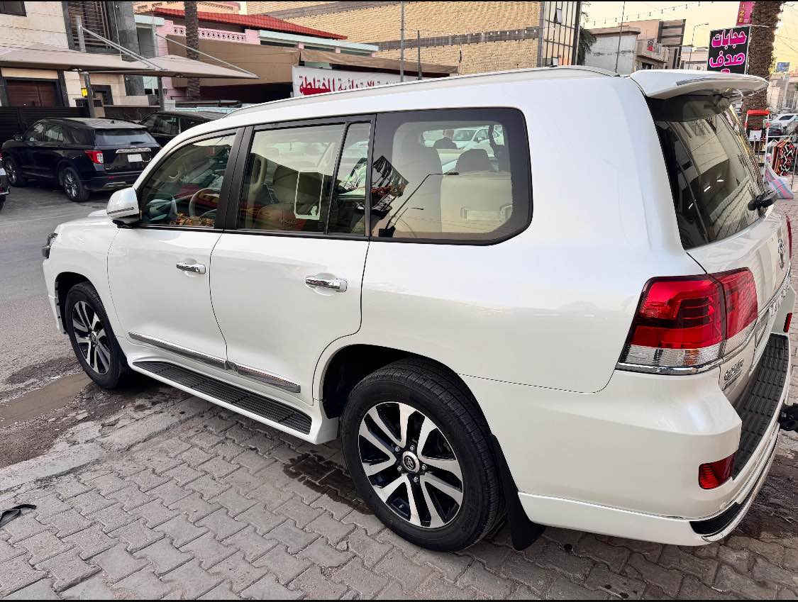 للبيع لاندكروز بريم اصل موديل ١٩ ماشيه ٨٠ ماخذه من الزيرو عندي كلشي على وضعه البلاد حته صدره بلادي لحد لان مكان السياره الكاظميه *********** سعر السياره ٥٤٥ بغداد, العراق
