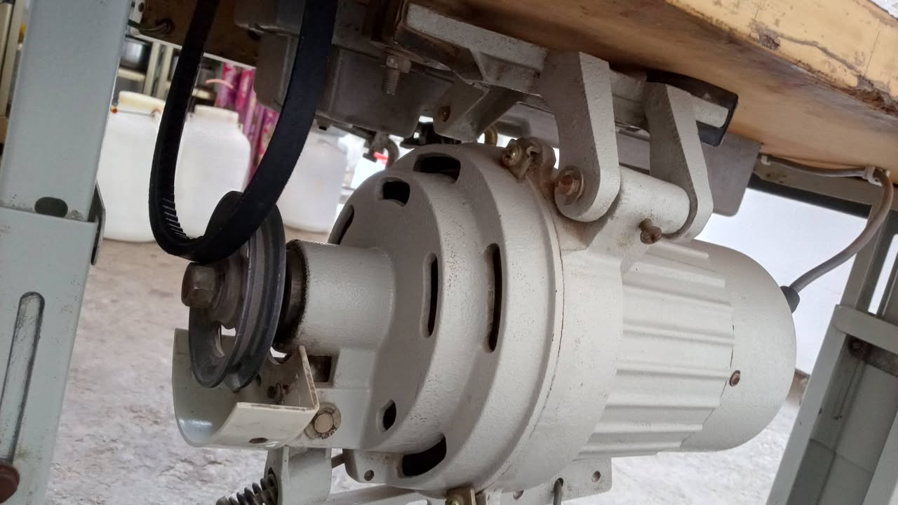 سلام عليكم مكينه خياطه للبيع
***********
