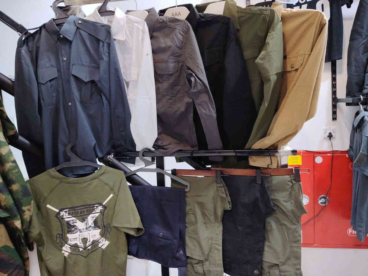 بسم الله وعلى بركة الله تم افتتاح محلات لتجهيز العسكري يتوفر جميع التجهيز العسكري اصلي وعادي العنوان المحموديه شارع الذهب مقابل شركت عشتار @إشارة ***********
