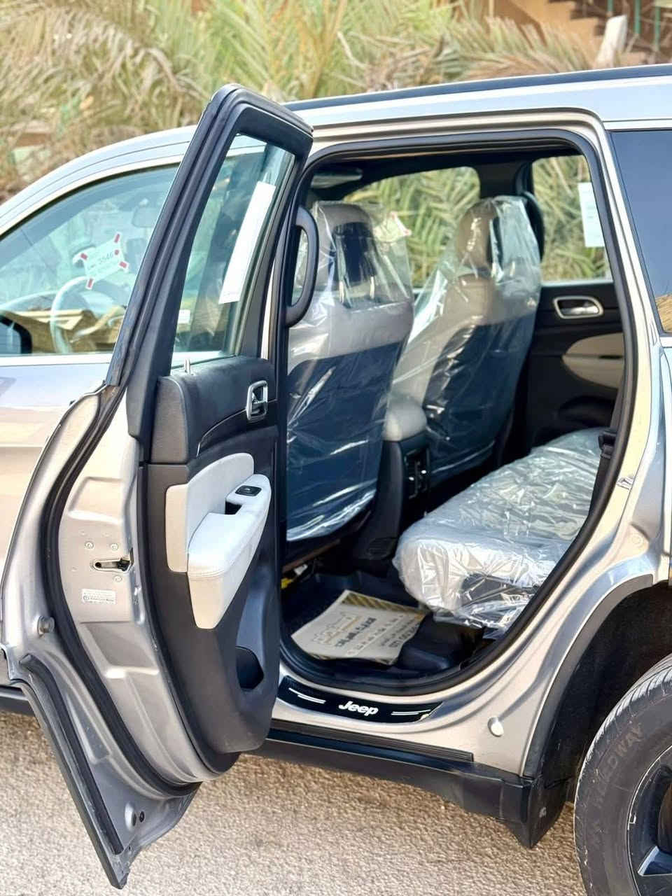 وارد امريكي حادث جاملغ وبنيد بدون دواخل
رقم شمالي اربيل دولي جديد هزه وسنويه جديده
موصفات LAREDO
مكينه ٣.٦
داخل رصاصي
بصمه تشغيل عن بعد
شاشه كبيره
اريل نفكتير
تبريد قطعتين 
رقم ***********
سياره بصره قبله 
١٩٧ وبيها مجال
شراي يتصل وبالخدمة ما متواجد بالفيس
