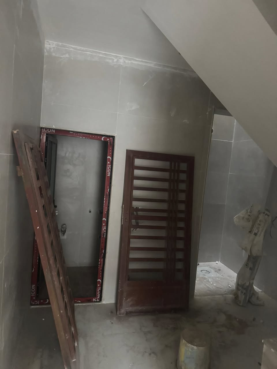 مشتمل للايجار الشعب مساحه ٤٠
مقابل كليه الامام الكاظم منطقه التجار

ستقبال وحولي وخدمات 

الطابق الثاني (٢) نوم  

معروض بمكتب الكناني ***********

٥٠٠ قفل
